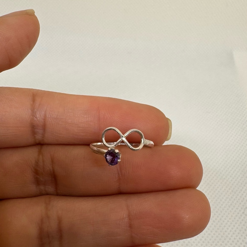 Sterling Silver Infinity Ring 💜 size 5-7 adjustable 🤩